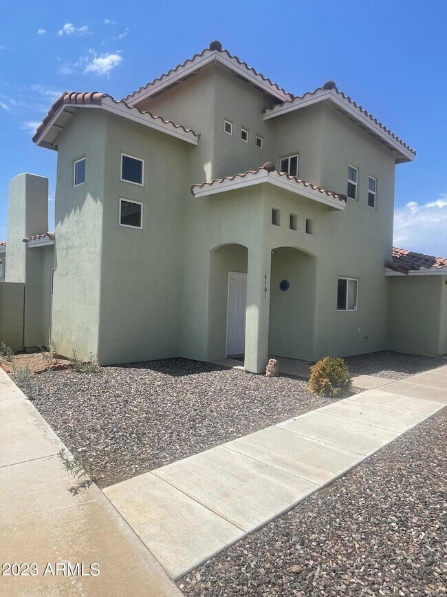 Building Photo - 4101 Santa Fe Ave