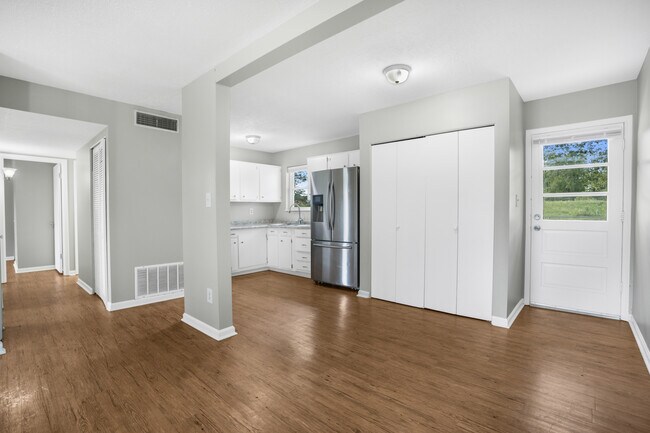 Foto del edificio - 4810 Guy Dr