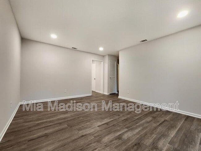 Building Photo - 111 E Mell St