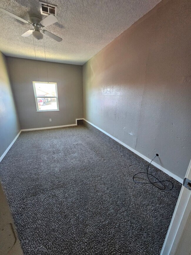 Foto del edificio - 5 Bedroom House Available in Midwest City