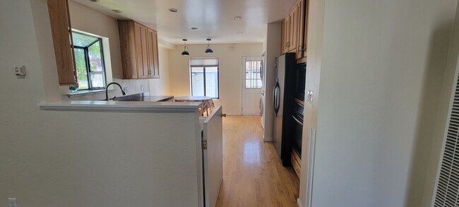 Foto del edificio - Charming 2-Bedroom Home with ADU –