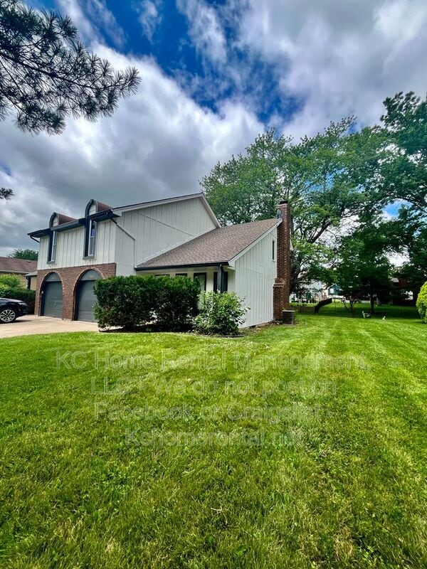 Building Photo - 3868 SW Harbor Dr