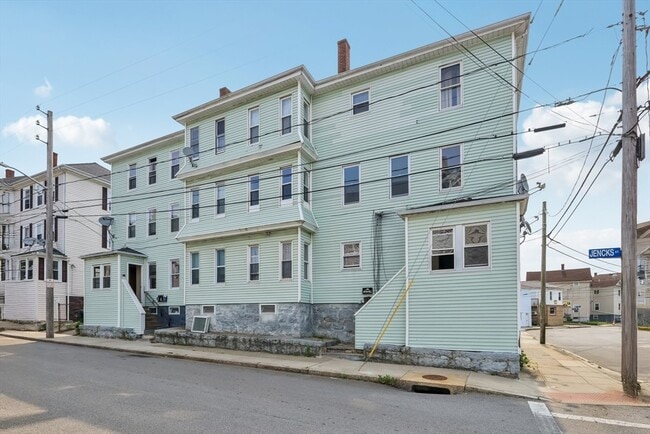 Building Photo - 354 Jencks St