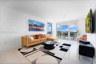 Building Photo - 9261 E Bay Harbor Dr