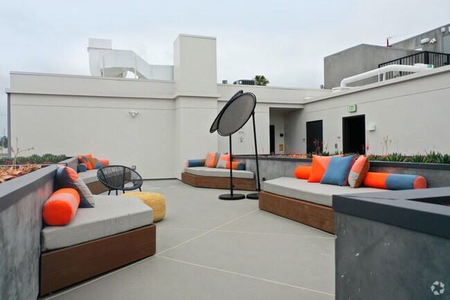 Terraza - 3675 Dunn