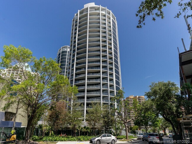 Building Photo - 2831 S Bayshore Dr