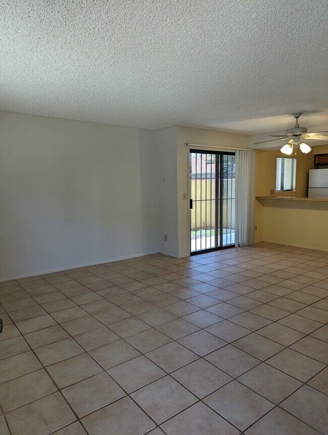 Building Photo - 2178 N Pantano Rd #126