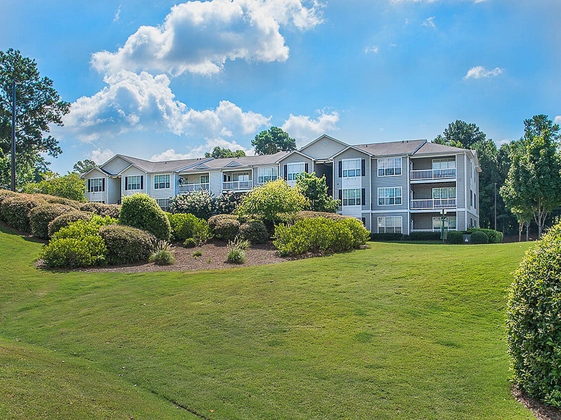 1, 2, and 3-Bedroom Apartments in Conyers, Georgia - Lake St. James
