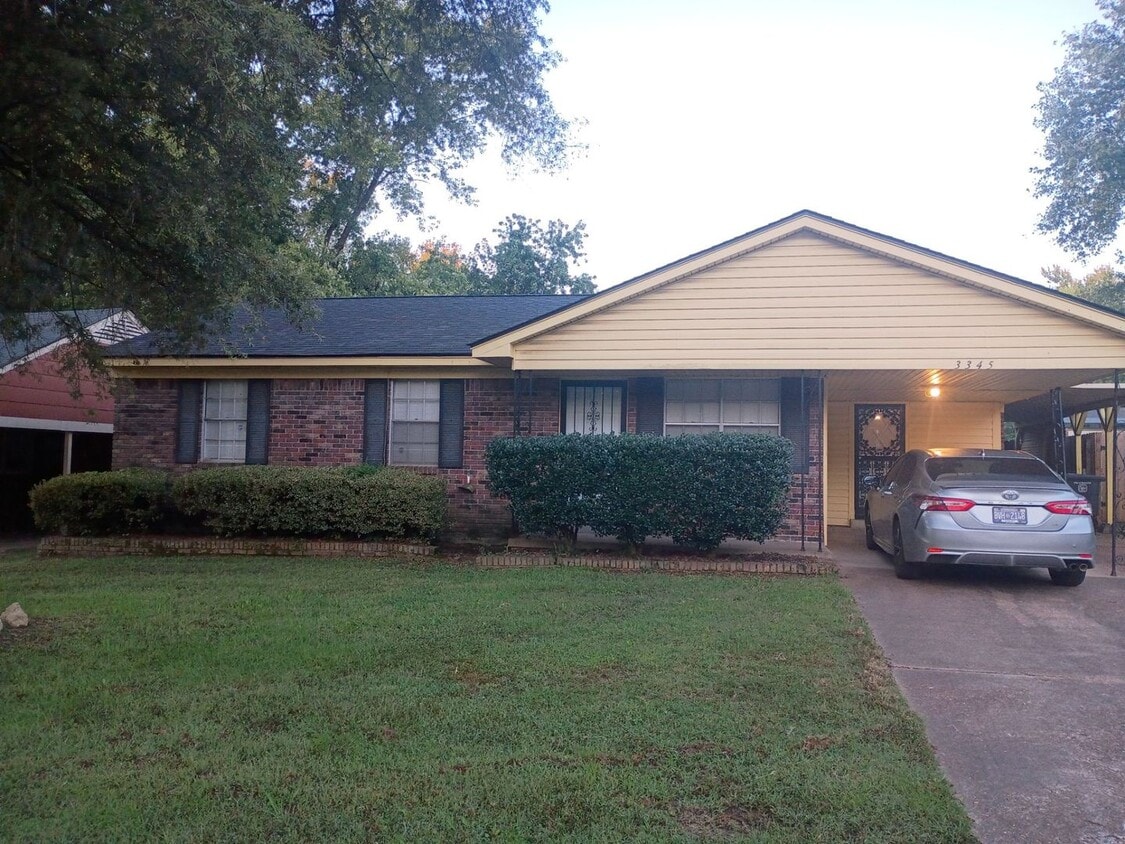 Primary Photo - 4 Success Realty is now offering this 3 be...