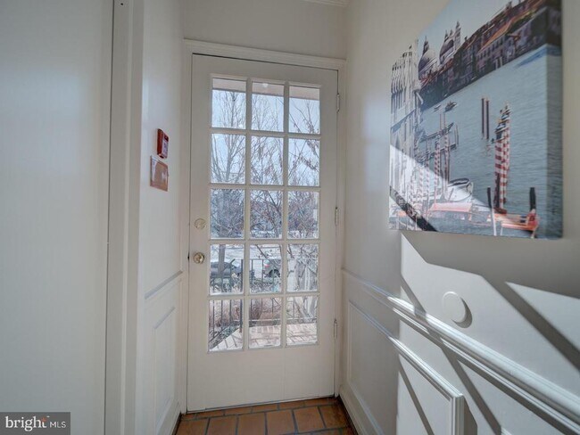 Foto del edificio - 254 Maryland Ave NE
