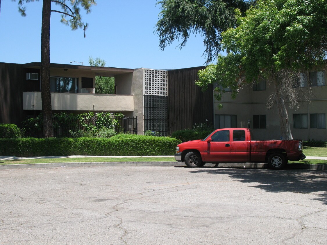 Primary Photo - 18200 Killion St