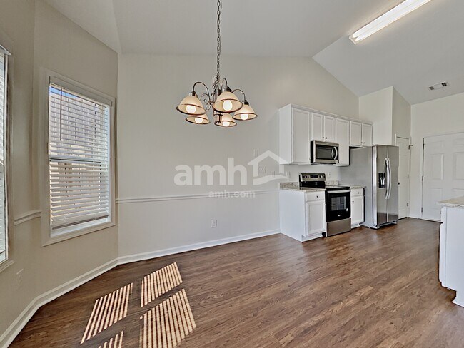 Foto del edificio - 224 Logan Creek Lane