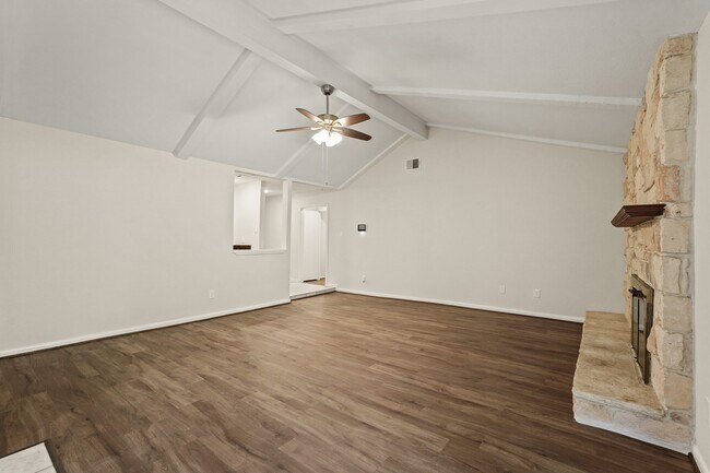 Foto del edificio - 1426 Ashwood Dr