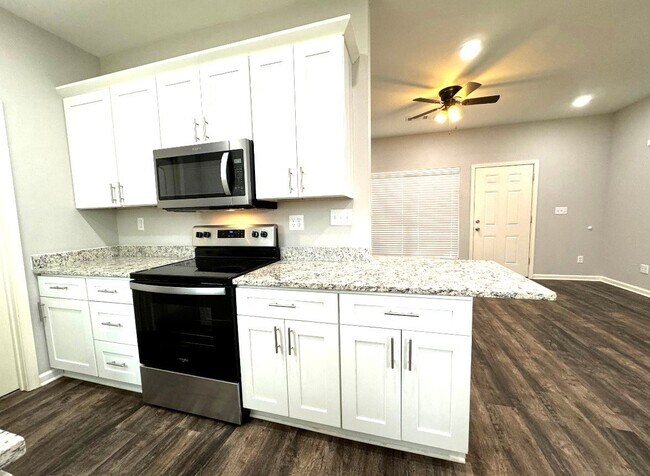 Foto del edificio - 461 Ridge Rd.