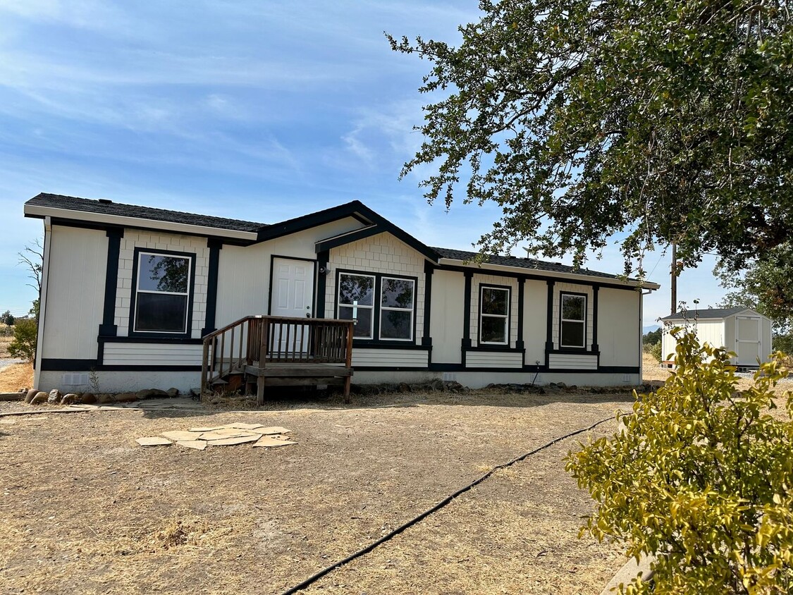 Primary Photo - Private Country Retreat on 5 Acres – Moder...