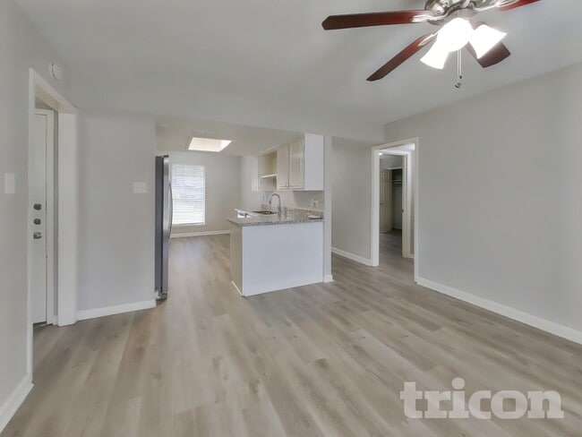Building Photo - 9007 Gauguin Dr