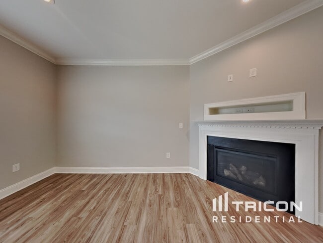 Building Photo - 117 W Falcon Ct