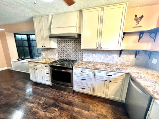 Foto del edificio - 5229 Meadow Pl Dr