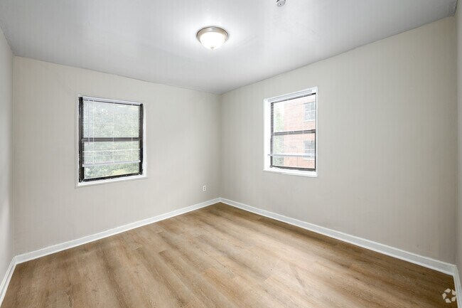 2 habitaciones, 1 baño - 565 pies cuadrados - Dormitorio - 1625-1633 Morris Rd SE