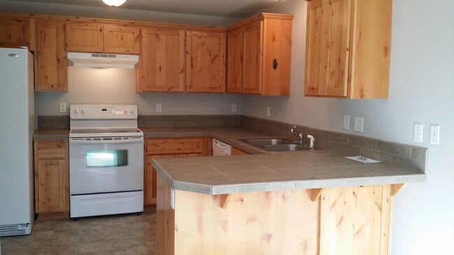 Building Photo - 3-Bedroom House in West Newberg