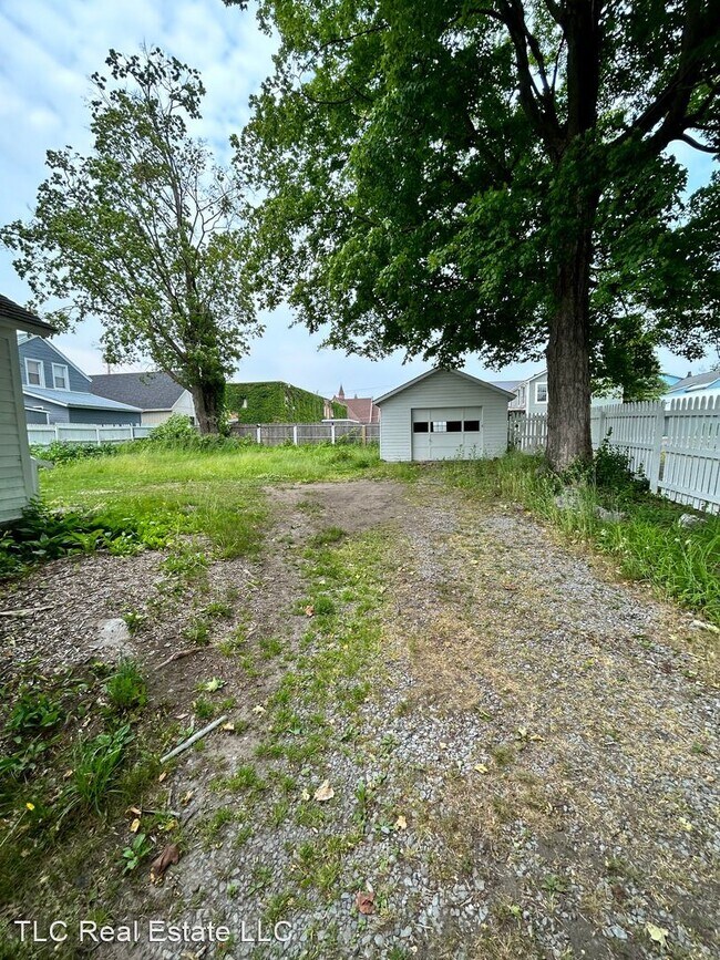 Building Photo - 4 br, 1.5 bath House - 507 West St