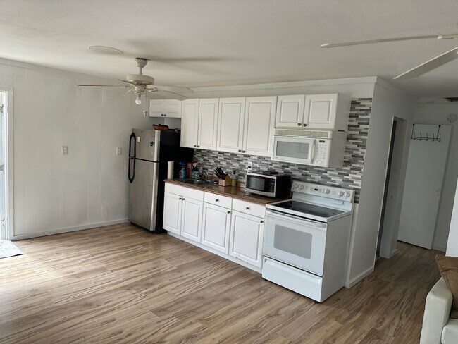 Foto del edificio - 1392 Henderson Creek Dr