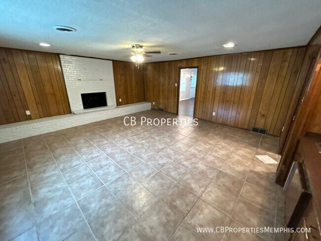Foto del edificio - 3773 Kentwood Ln