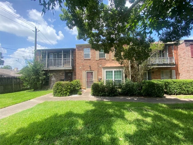 Building Photo - 7913 Grove Ridge Dr