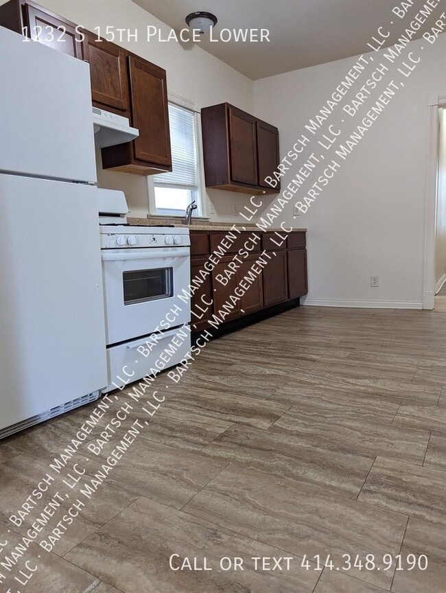 Building Photo - 1232 S 15th Pl