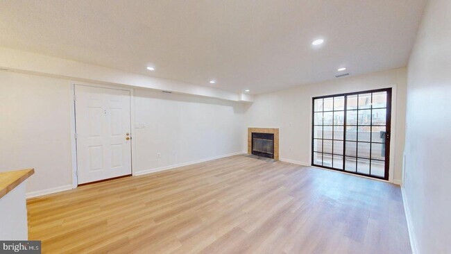 Foto del edificio - 6955 Mary Caroline Cir