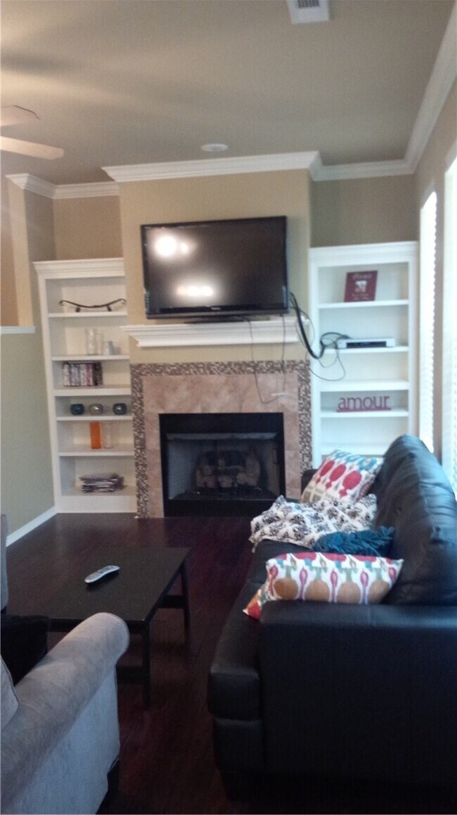 Foto del edificio - 649 N Longfellow Ln