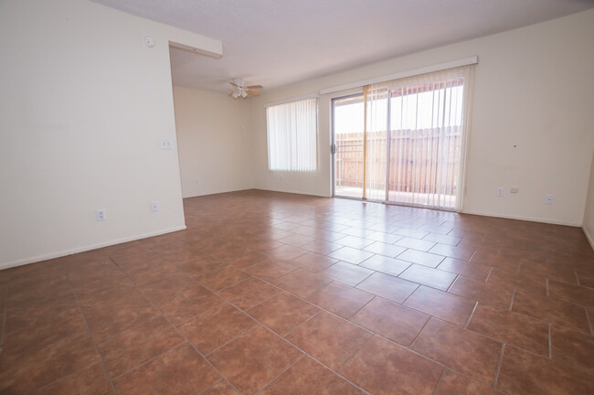 Building Photo - Step into this spacious 2-bedroom, 1-bath ...