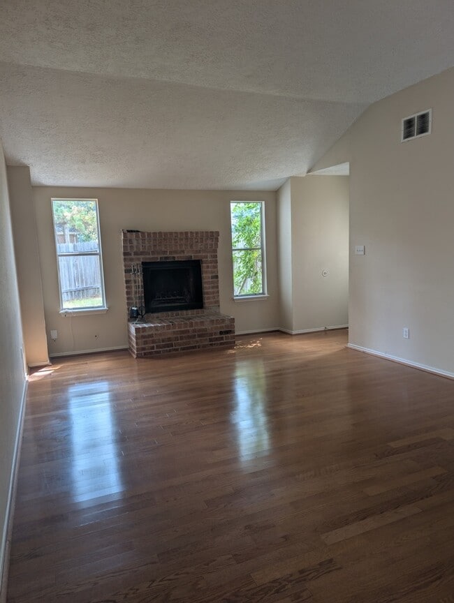 Foto del edificio - Charming 2 beds 2 baths in Spring!