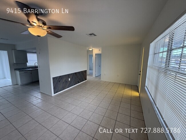 Foto del edificio - 9415 Barrington Ln
