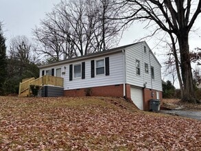 Building Photo - 512 Dellwood Ave