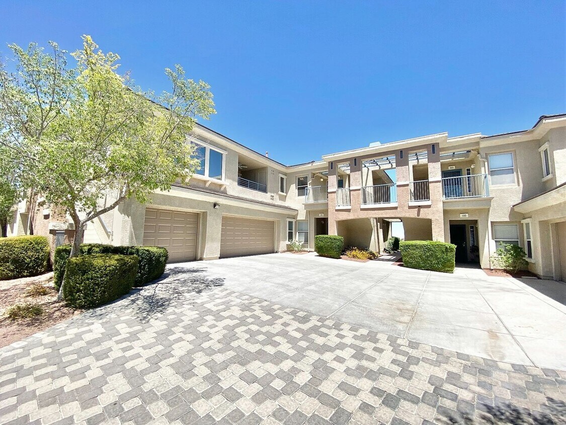 Foto principal - Gorgeous Summerlin 2 Bedroom, 2 Bathroom C...