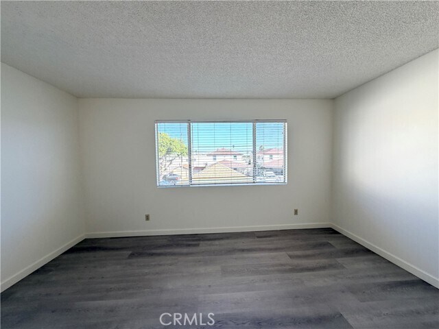 Foto del edificio - 1604 W 227th St