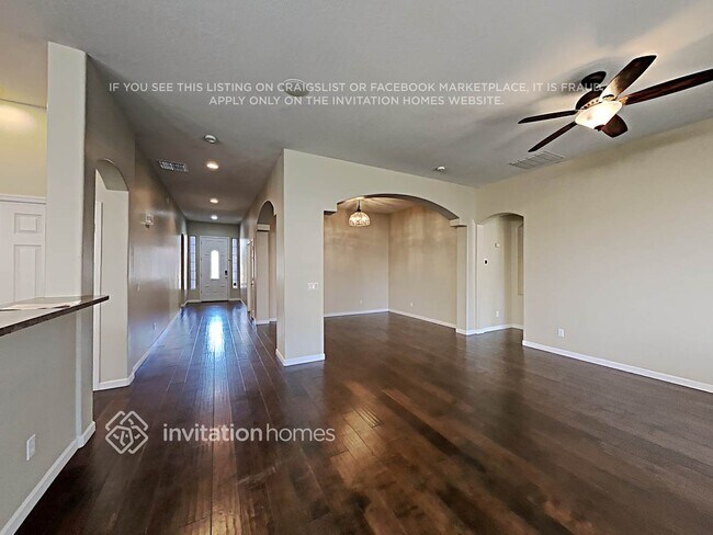 Building Photo - 7209 W Paradise Ln