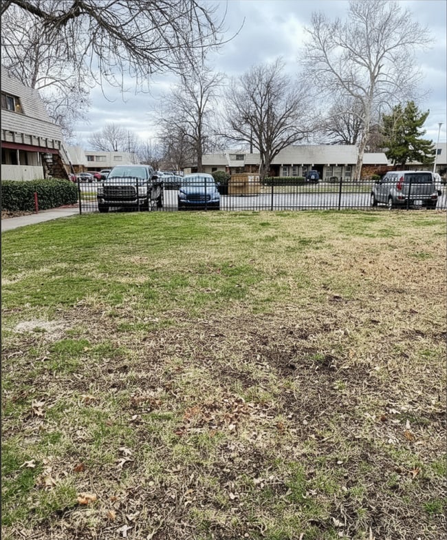 Building Photo - Spacious 2 Bed / 2 Bath Unit in Tulsa