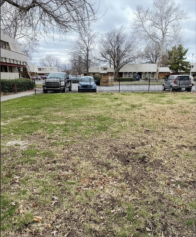 Foto del edificio - Spacious 2 Bed / 2 Bath Unit in Tulsa