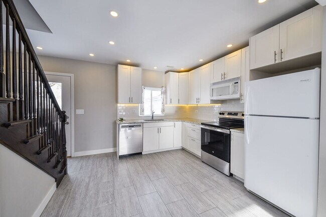 Foto del edificio - 825 Albert Ave