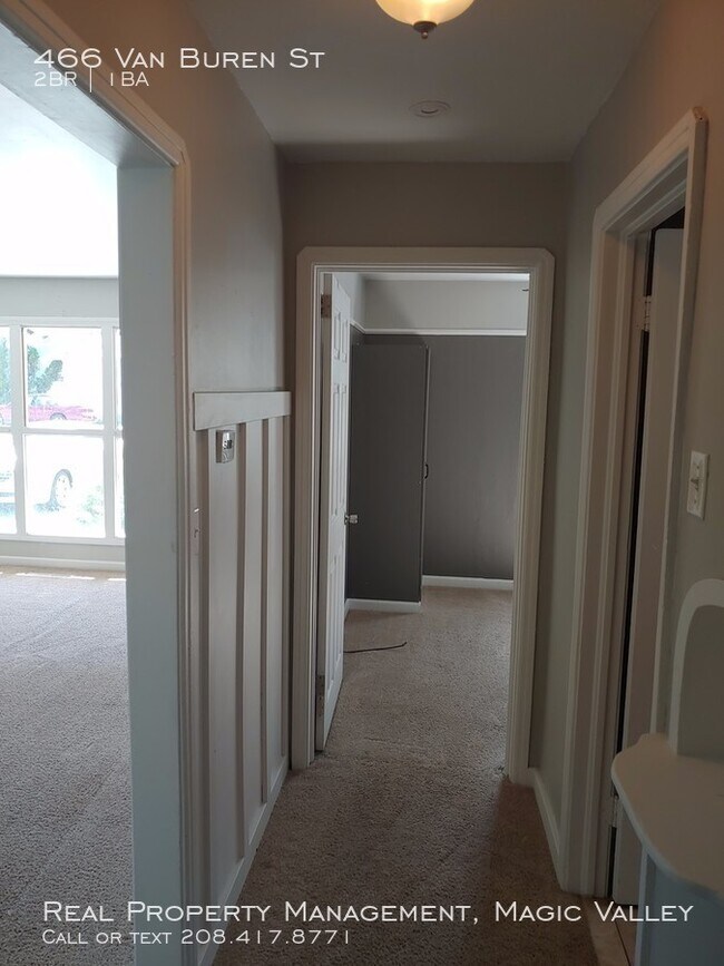 Building Photo - 2bedroom, 1 bath cute home