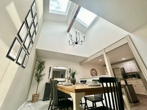 Building Photo - 10835 SW Summer Lake Dr