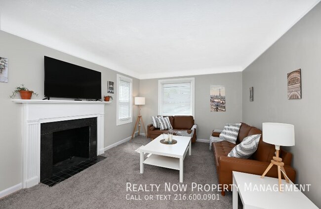 Building Photo - Updated 2 Bed second floor unit