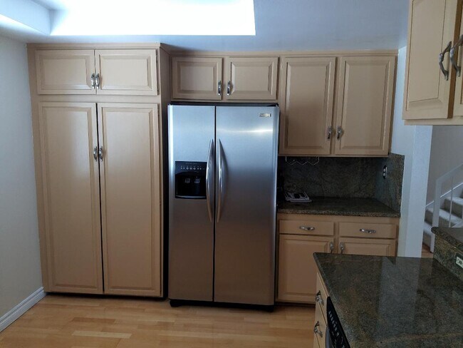 newer refrig and cabinets - 4782 La Villa Marina