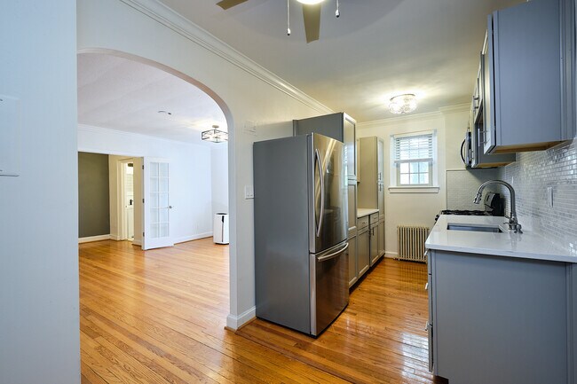 Foto del edificio - 3925 Davis Pl NW