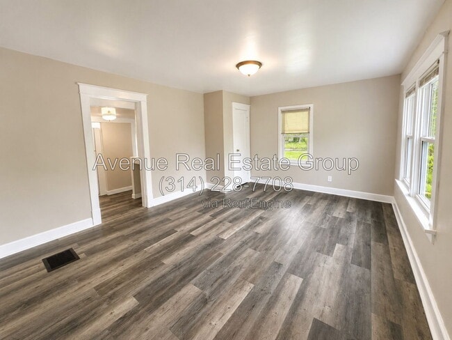 Building Photo - 8011 Ellerton Ave