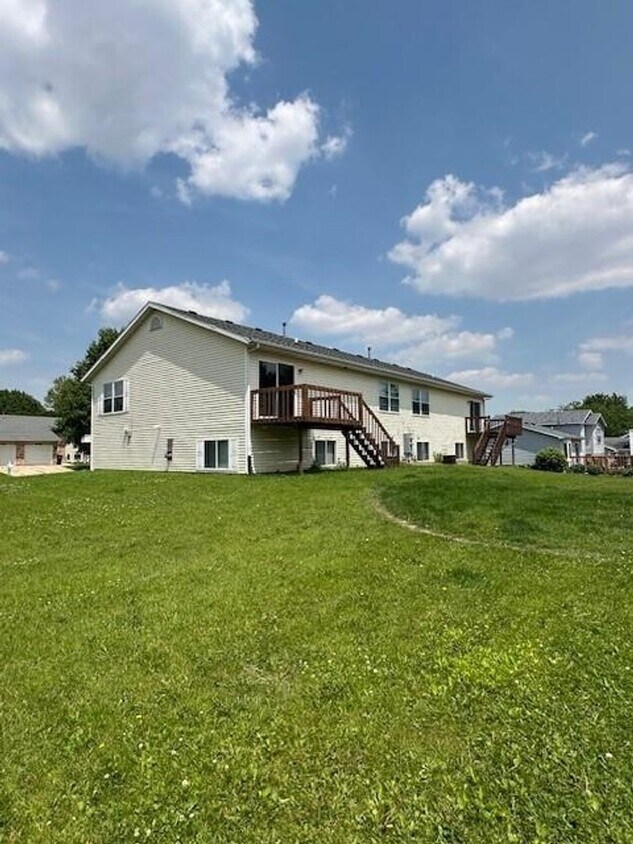 Building Photo - 1627-1629 Rustic Drive