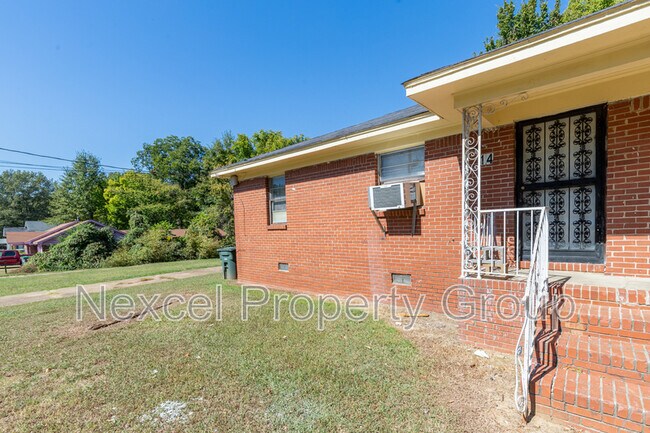 Building Photo - 14 W Brooks Rd
