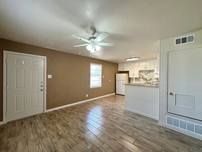 Foto del edificio - 1807 N W S Young Dr